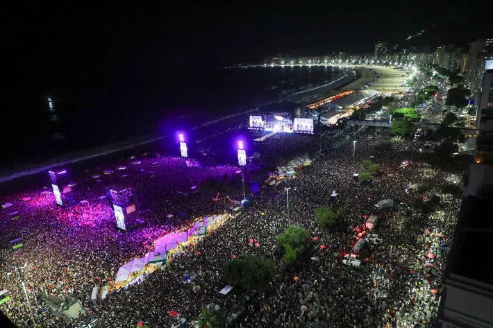 Fãs têm volta para casa conturbada após show de Lady Gaga na Praia de Copacabana